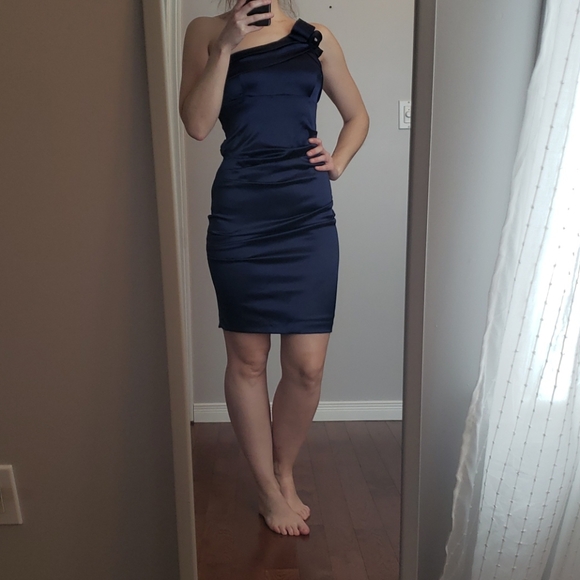 Worn once! Le chateau- Formal dress NWOT - Picture 15 of 16